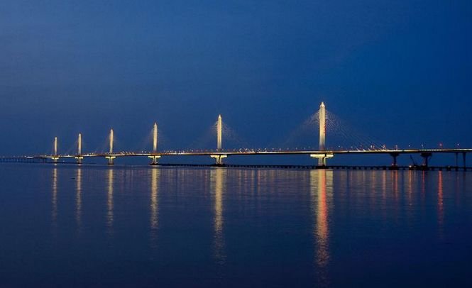 Record în China. Cel mai lung pod suspendat din lume a fost deschis traficului rutier