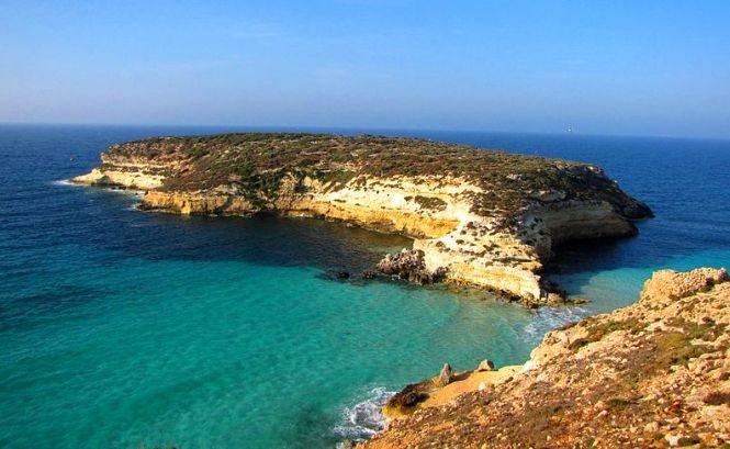 Insula italiană Lampedusa, asaltată de imigranţii clandestini din Africa