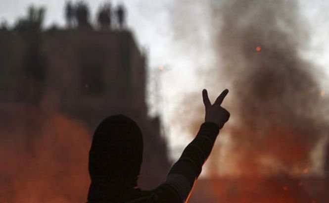 Confruntările violente dintre demonstranţii pro-Morsi şi opozanţii acestuia fac noi victime. Zeci de persoane au fost internate în spitalele din Suez