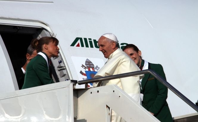 Papa Francisc a plecat către Rio de Janeiro, unde va prezida Zilele Mondiale ale Tineretului