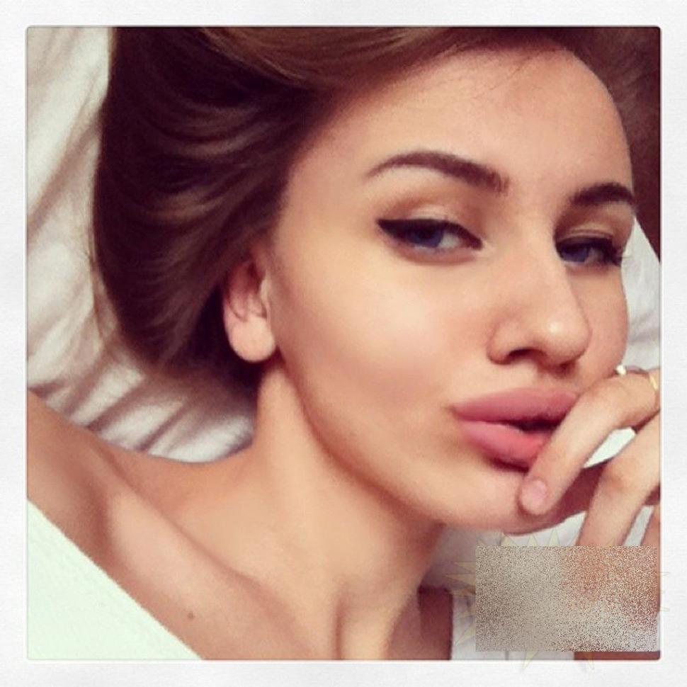 Poza care i-a luat minţile PREŞEDINTELUI. Aşa arată în dormitor cea mai sexy femeie din Parlament 218456