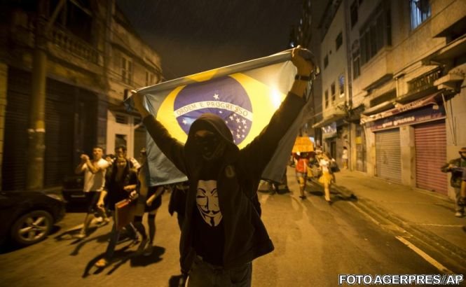 Vizita Papei Francisc în Brazilia: Poliţia a dispersat manifestanţii cu gaze lacrimogene