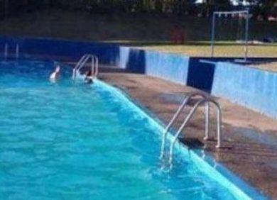 Imaginea surprinsă la un ştrand, care te va face să te gândeşti de două ori înainte să sari în apă