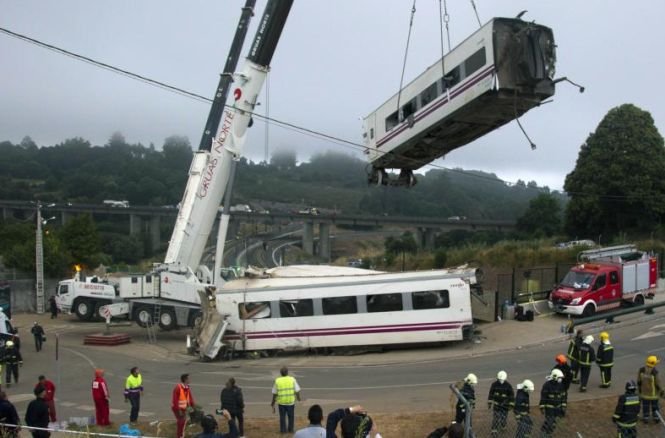 Cele mai recente informaţii despre trenul care a deraiat în Spania