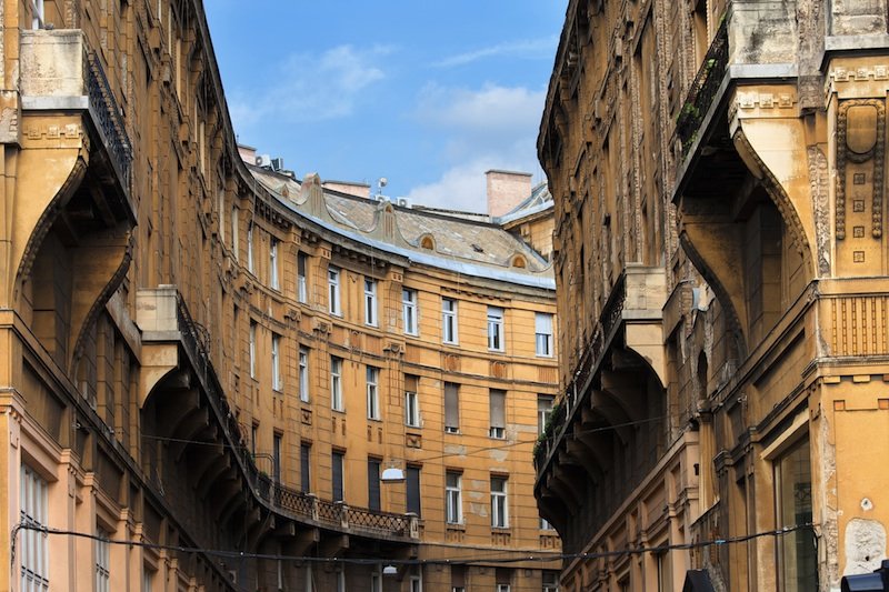 55 de angajaţi ai Primăriei Timişoara, plimbaţi prin Budapesta şi Viena să studieze restaurarea clădirilor istorice