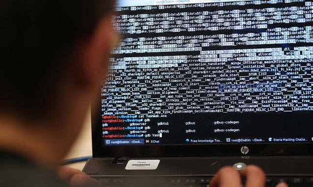 Hackeri puşi sub acuzare în cea mai mare schemă de atac informatic din istoria SUA. Care au fost ţintele lor