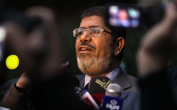 Justiţia egipteană ordonă încarcerarea lui Mohamed Morsi pentru legături cu Hamas