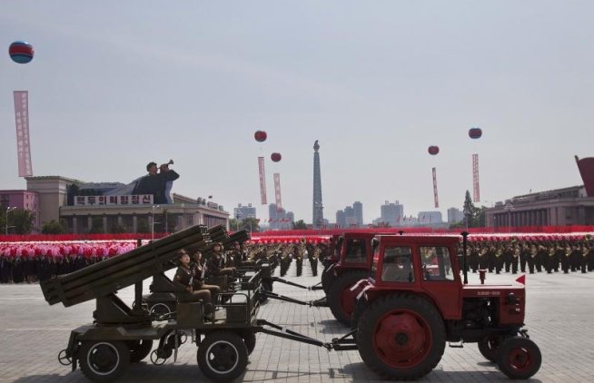 FOTO. Paradă militară impresionantă a Coreei de Nord, la 60 de ani de la armistiţiul cu Coreea de Sud