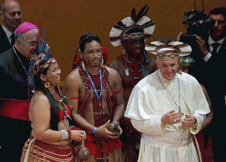 Papa Francisc, primit cu urale de mulţimea de credincioşi de la Rio. Călugăriţe şi turiste în bikini, la slujba de pe plaja Copacabana  219224