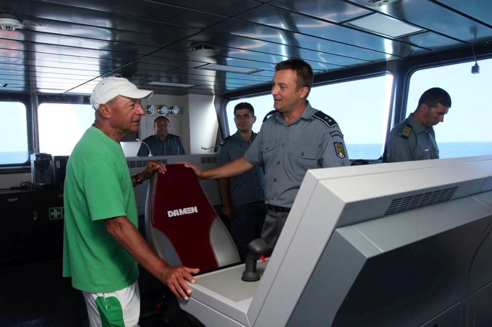 Traian Băsescu, vizită surpriză pe mare 219172