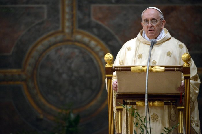Papa Francisc nu-i judecă pe homosexuali, dar condamnă lobbyul gay