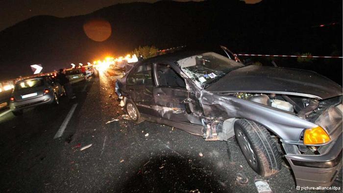 Update: Unul din cele mai sângeroase accidente din Europa. Un autocar a &quot;zburat&quot; peste un pod şi a căzut într-o groapă: 39 de morţi şi 10 răniţi, în Italia 219279