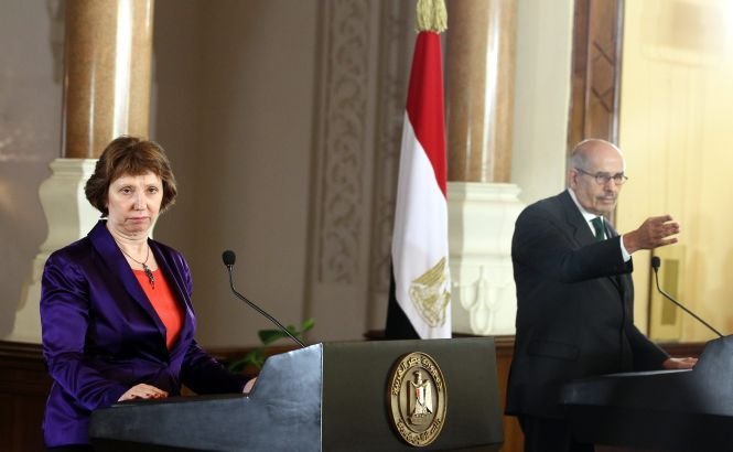 Catherine Ashton: Mohamed Morsi se simte bine şi are acces la informaţii