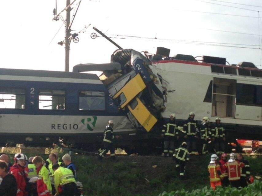 Două trenuri s-au ciocnit frontal în Elveţia. Unul din mecanici, dat dispărut. Se crede că a fost ucis