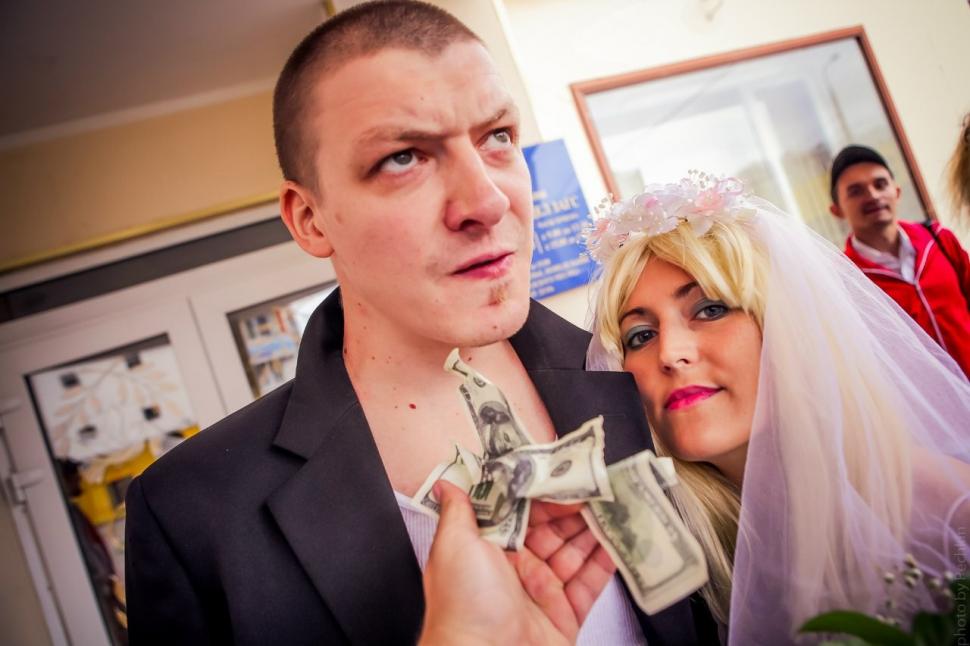 E de necrezut ce a făcut mirele, la 2 minute după ce s-a căsătorit. "Era în mijlocul străzii şi ne uitam cu toţii la el" 219497