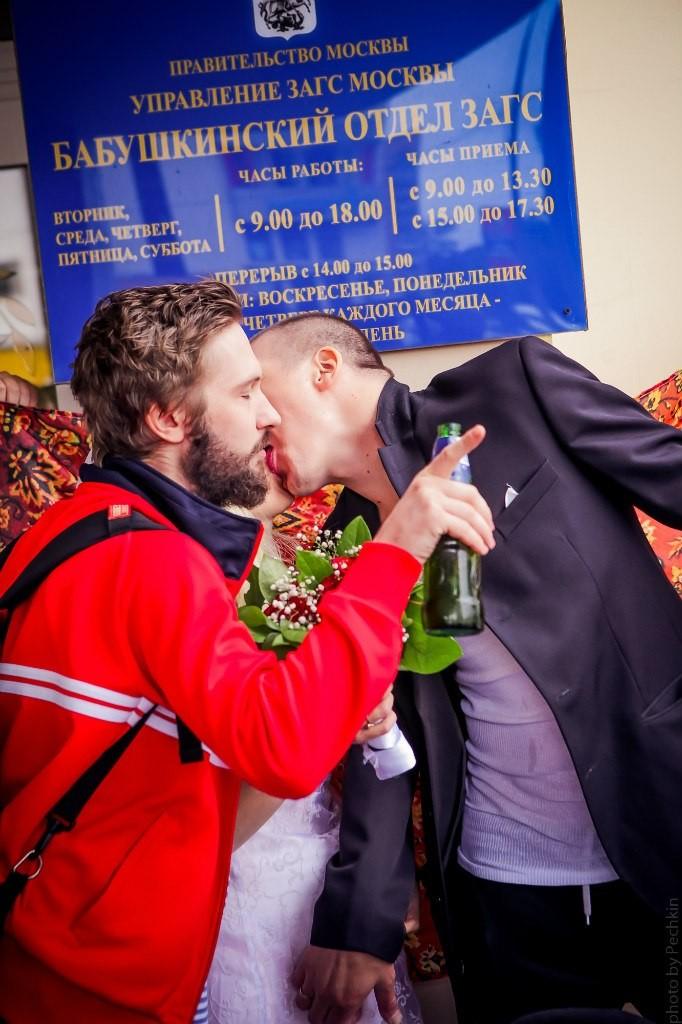 E de necrezut ce a făcut mirele, la 2 minute după ce s-a căsătorit. "Era în mijlocul străzii şi ne uitam cu toţii la el" 219498