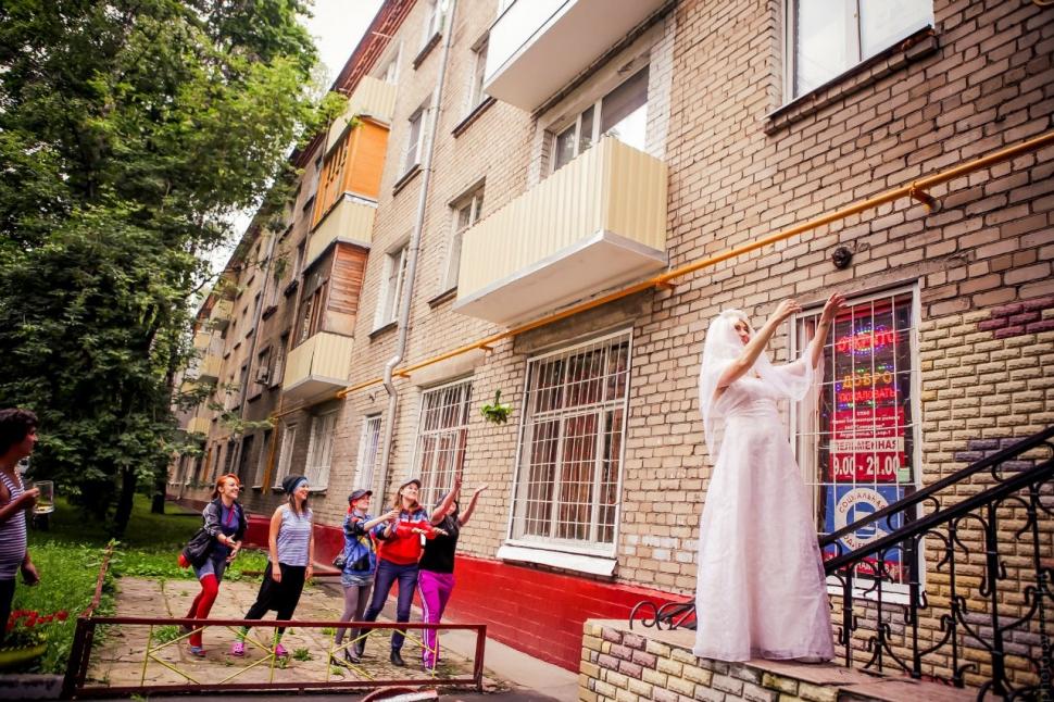 E de necrezut ce a făcut mirele, la 2 minute după ce s-a căsătorit. "Era în mijlocul străzii şi ne uitam cu toţii la el" 219502