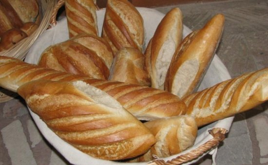 Guvernul a avizat reducerea TVA la pâine la 9%, de la 1 septembrie
