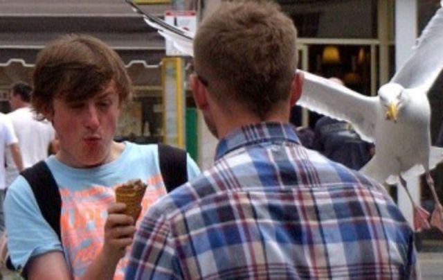 S-a întâmplat sub ochii a zeci de martori. "Este cel mai rapid hoţ pe care l-am văzut vreodată" 219530