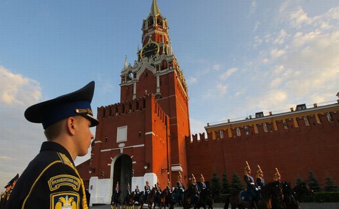 Kremlin:&quot;Azilul acordat lui Snowden nu ar trebui să afecteze relaţiile ruso-americane&quot;. Prima poză cu actele ruseşti