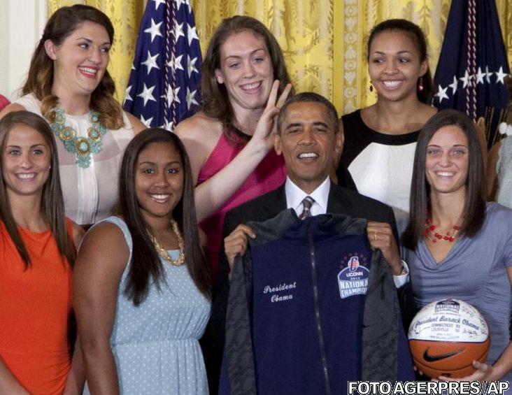 Nimeni nu se aştepta la asta. Ce a păţit Obama în timpul unei întâlniri oficiale la Casa Albă 219985