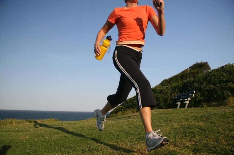 Ţi se pare distractiv să alergi 30 de minute? Mai bine cânţi 23 de ore. Iată cele mai ciudate 12 moduri în care putem slăbi