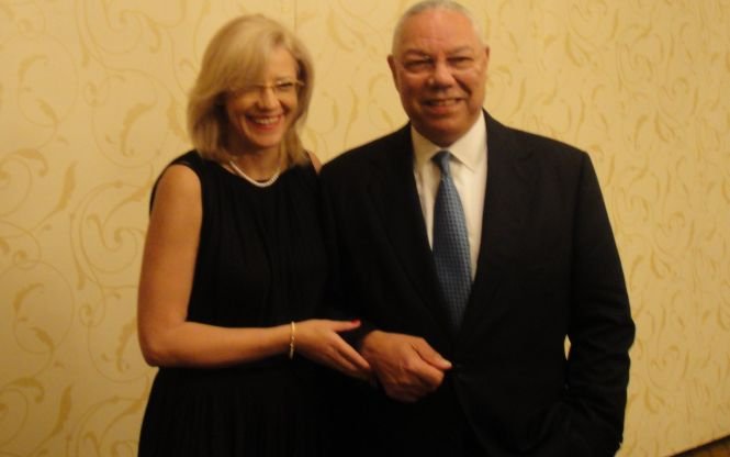 Idilă la nivel înalt. Europarlamentarul PSD Corina Creţu ar fi avut o relaţie intimă cu fostul secretar de stat american Colin Powell