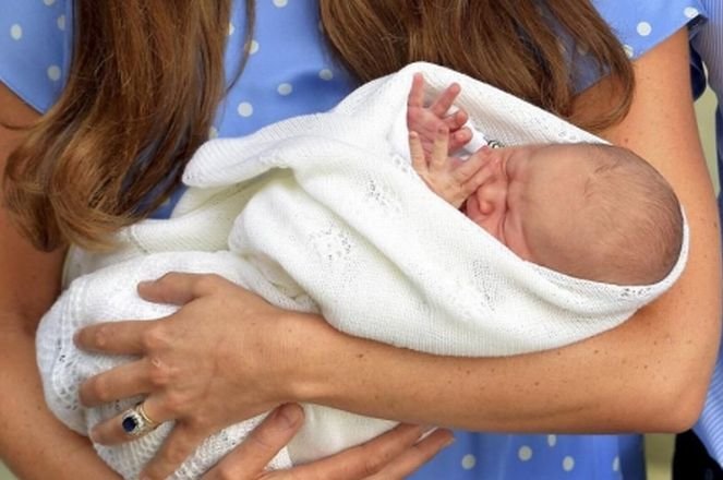 William şi Kate au înregistrat oficial naşterea micuţului prinţ
