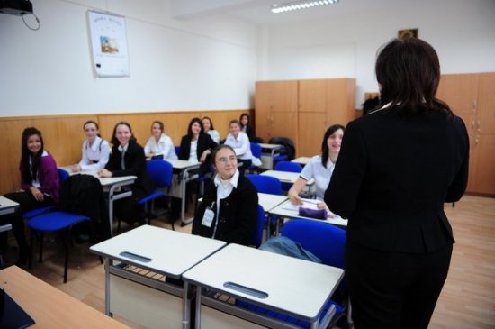 Elevii români cer drept de vot în consiliul de administraţie al şcolii