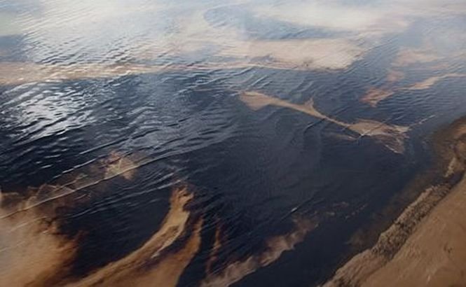Pată de petrol uriaşă în Golful Persic