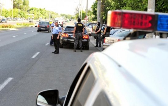 Un bărbat a fost bătut cu bestialitate de poliţişti, într-o secţie din Bucureşti