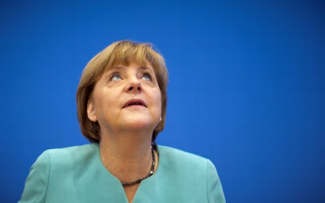 Angela Merkel ar urma să renunţe la Cancelarie în 2017, dacă va câştiga un nou mandat. Un purtător de cuvânt al guvernului neagă informaţia