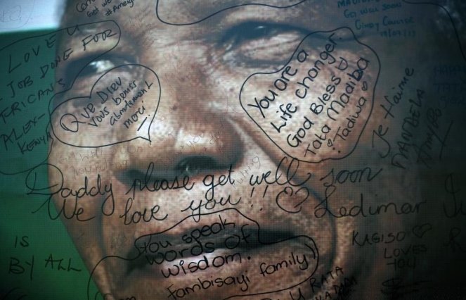 Nelson Mandela, în a treia lună de spitalizare, într-o stare &quot;critică, dar stabilă&quot;