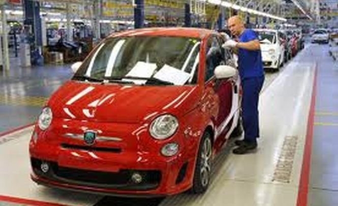 Angajaţii Fiat, trimişi acasă din cauza scăderii vânzărilor, sunt plătiţi de stat