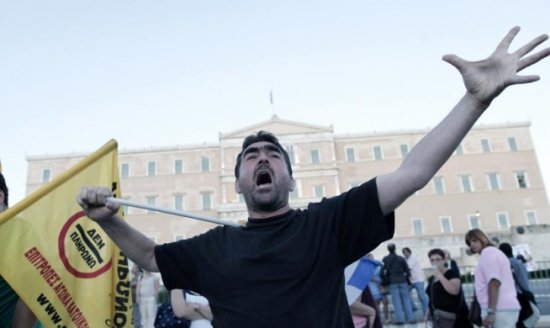 Confruntări violente în Grecia. Deţinuţii s-au revoltat din cauza prelungirii perioadei de detenţie