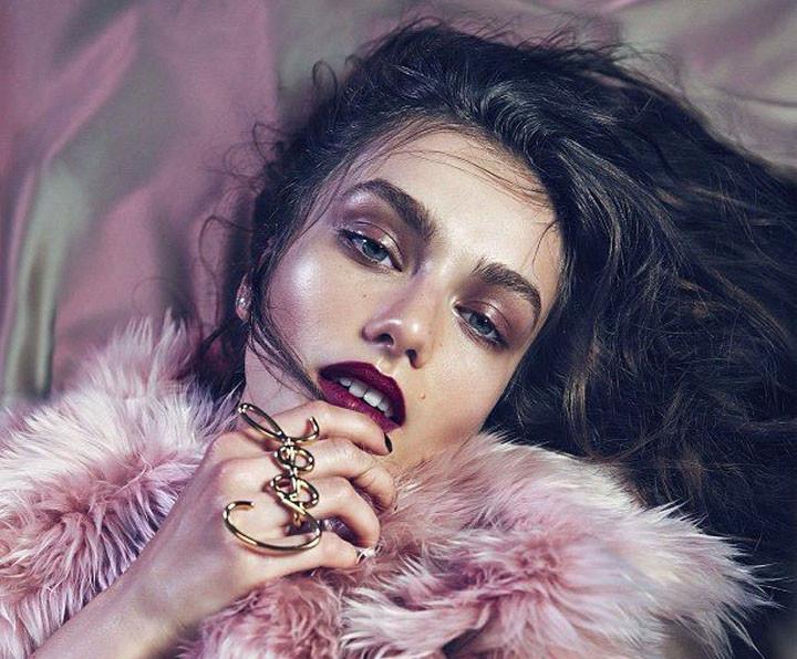 Ea este ROMÂNCA superbă ce o va înlocui pe Miranda Kerr în prezentările Victoria's Secret 221093