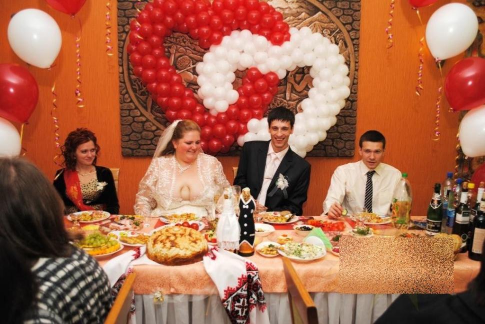 Niciun invitat nu s-a putut uita la mireasă. "Ne era ruşine de ruşinea ei. Cred că mirele era orb când a ales-o" 221072