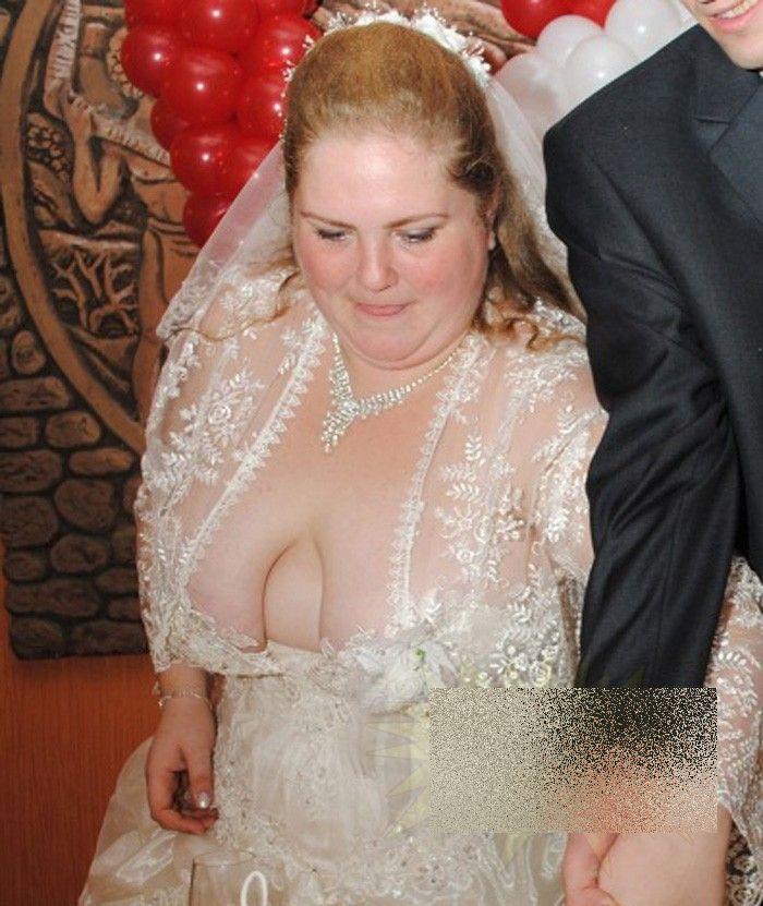 Niciun invitat nu s-a putut uita la mireasă. "Ne era ruşine de ruşinea ei. Cred că mirele era orb când a ales-o" 221074