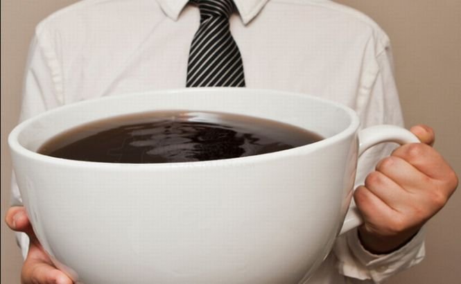 Pericolele dintr-o ceaşcă de cafea. Cafeaua ne face mai leneşi, iraţionali şi agitaţi