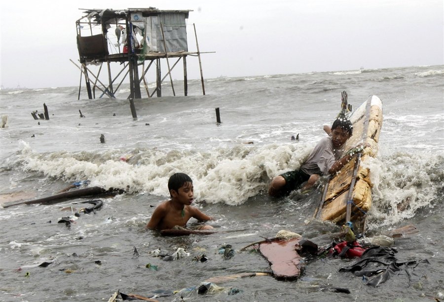Taifunul Utor, CEL MAI VIOLENT de până acum, a atins coastele Filipinelor: Cel puţin 23 de dispăruţi