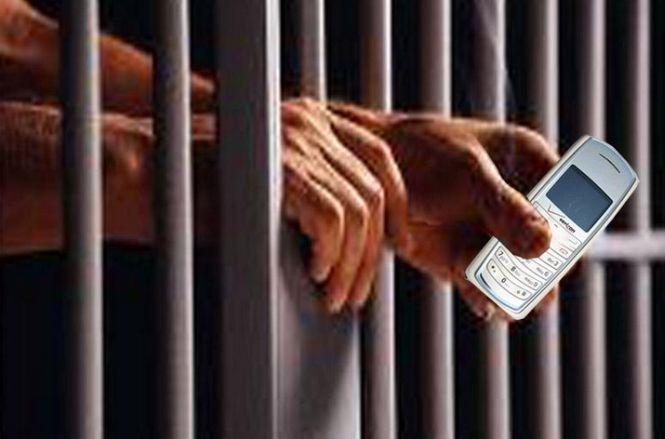 Era telefoanelor mobile în penitenciare, pe cale să apună. Autorităţile ar putea implementa un sistem care va bruia semnalul