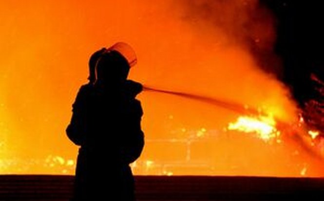 Pericol de explozie în Slatina, după un incendiu la o fabrică de vopsele