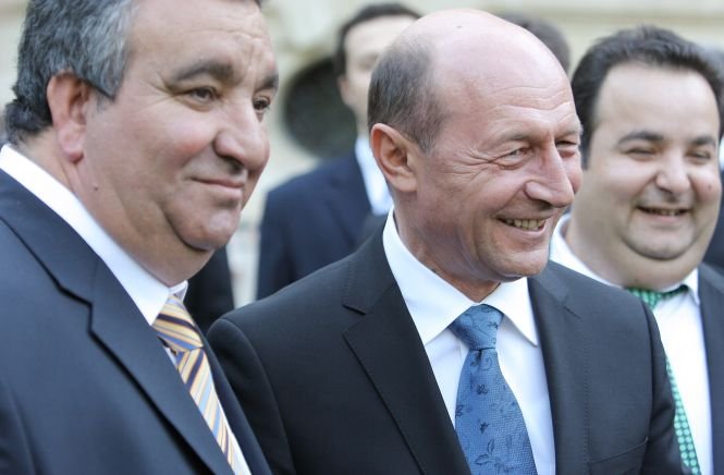 Băsescu a sărit în ajutorul lui Cioabă, aflat într-un spital din Turcia. În România, romii îşi aleg un rege interimar