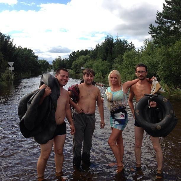 Când prostia atinge cote alarmante. Şedinţa foto făcută de BLONDA asta a înfuriat o ţară întreagă. Vei înţelege de ce 221435