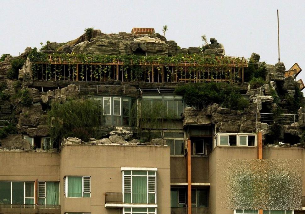 Construcţia care a pus China pe harta celor mai ciudate ţări. "Pe blocul nostru a apărut un MUNTE!" 221458