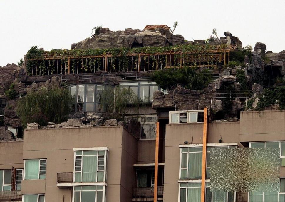 Construcţia care a pus China pe harta celor mai ciudate ţări. "Pe blocul nostru a apărut un MUNTE!" 221463