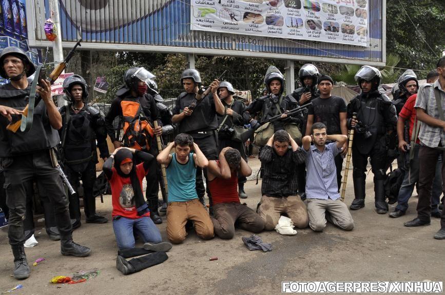 STARE DE URGENŢĂ în Egipt. 149 de morţi, în urma confruntărilor cu forţele de ordine. SUA condamnă violenţele împotriva manifestanţilor 221486