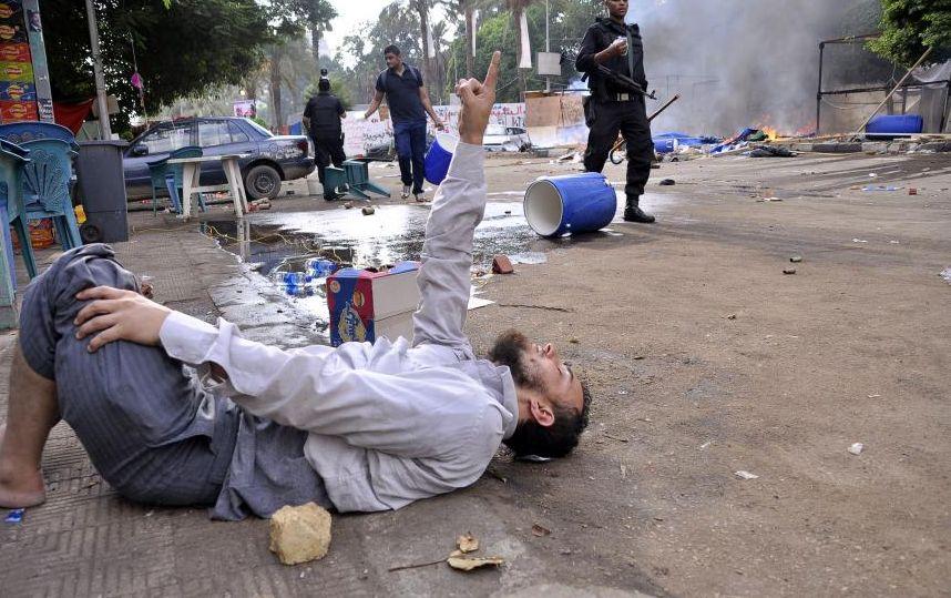 STARE DE URGENŢĂ în Egipt. 149 de morţi, în urma confruntărilor cu forţele de ordine. SUA condamnă violenţele împotriva manifestanţilor 221507