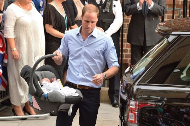 Dezvăluirile de tată ale Prinţului William. &quot;Micuţul George arată foarte bine, dar face cam mult zgomot&quot;