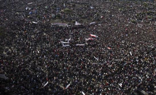 Poliţia egipteană primeşte autorizaţia de a deschide focul asupra manifestanţilor violenţi